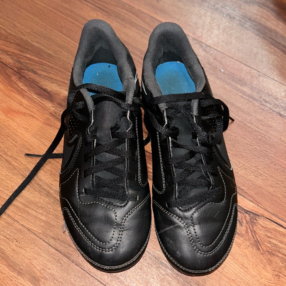 Nike tiempo legend  size 4.5